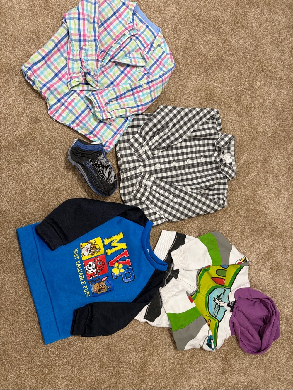 Kids clothing bundle 3T with free socks